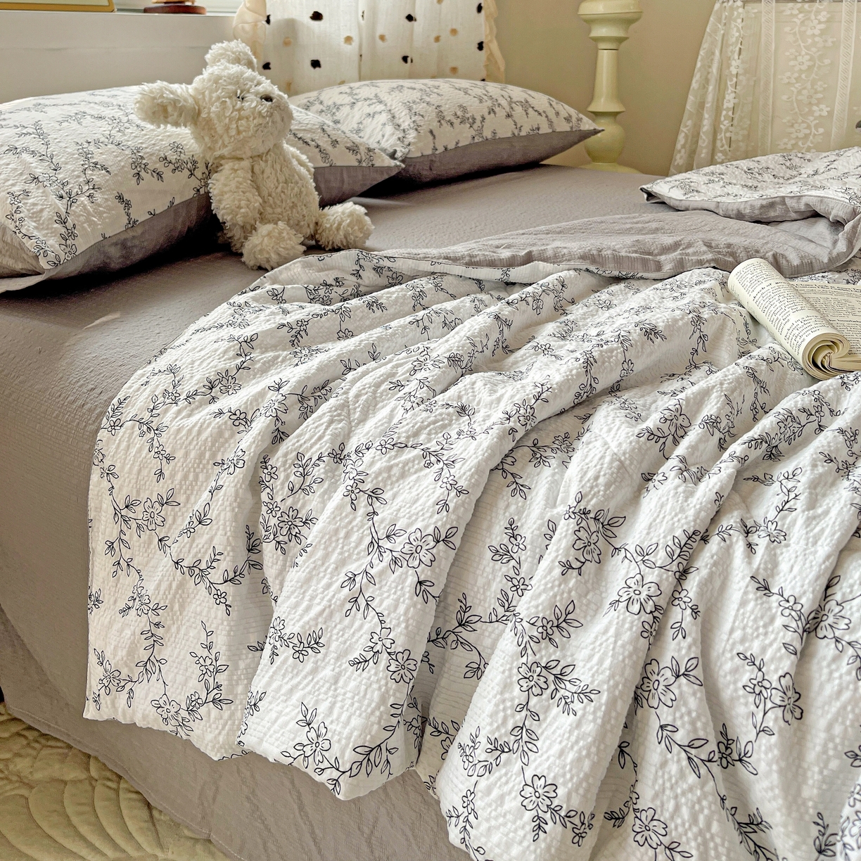 91家纺网 家纺一手货源 找家纺 一比一家纺 2026新款泡芙纱简款夏被四件套 素锦