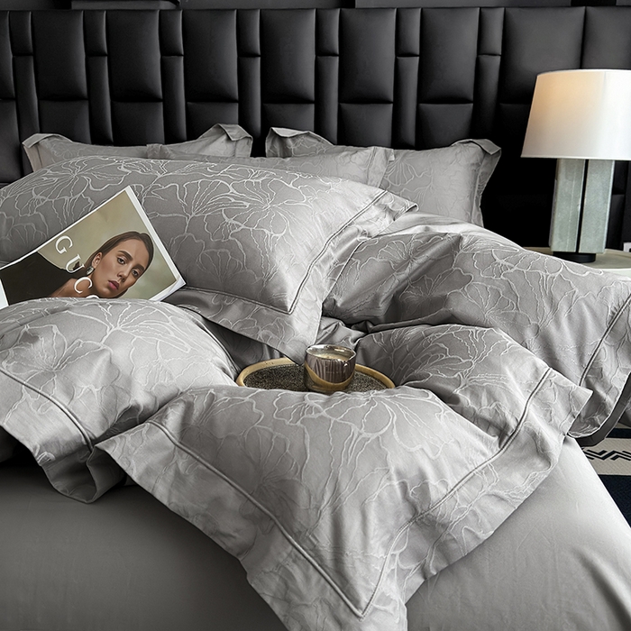 91家纺网 家纺一手货源 找家纺 宏羽纺家纺 2026新款100S长绒棉浮雕提花居家四件套 山间雾-丁香灰