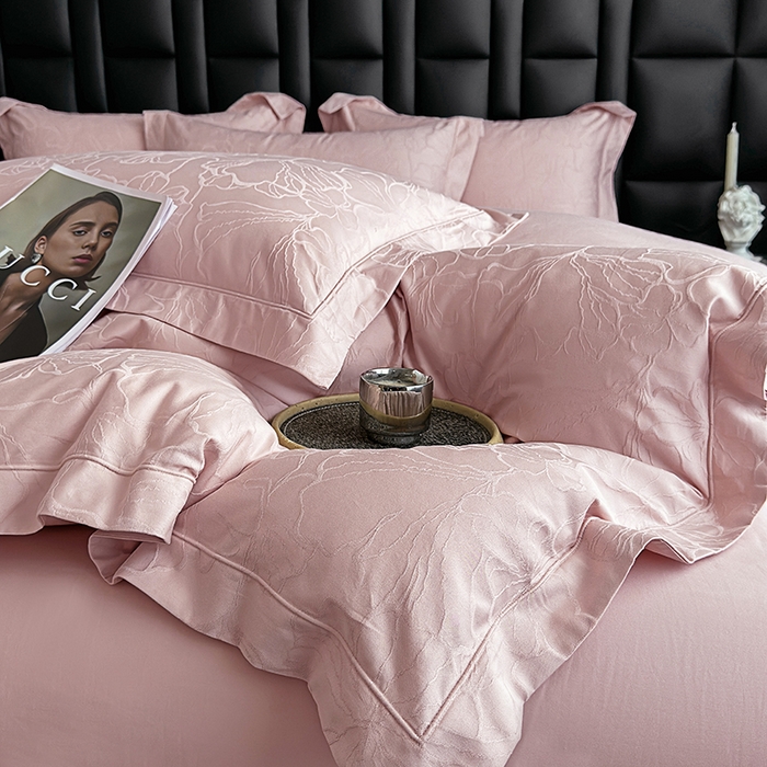 91家纺网 家纺一手货源 找家纺 宏羽纺家纺 2026新款100S长绒棉浮雕提花居家四件套 山间雾-豆沙