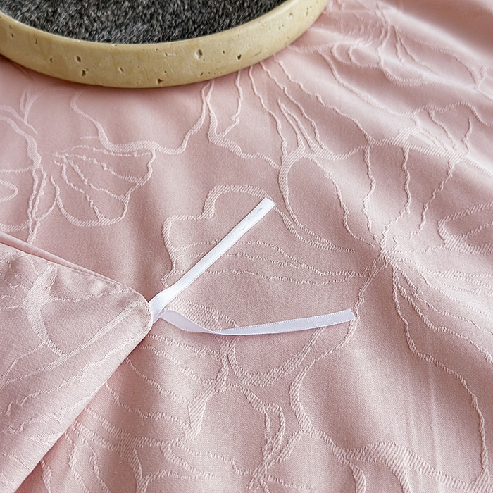 91家纺网 家纺一手货源 找家纺 宏羽纺家纺 2026新款100S长绒棉浮雕提花居家四件套 山间雾-豆沙