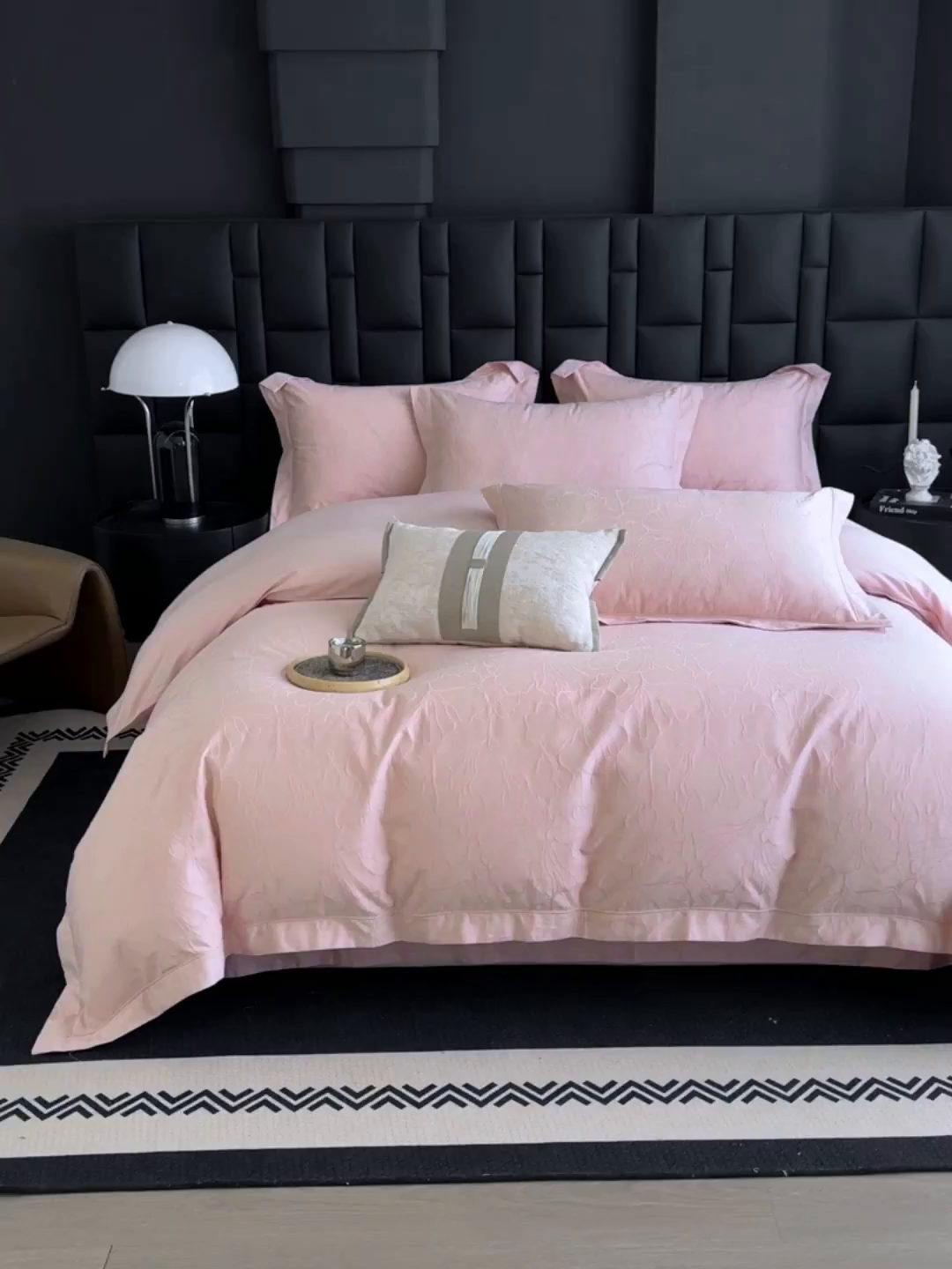 91家纺网 家纺一手货源 找家纺 宏羽纺家纺 2026新款100S长绒棉浮雕提花居家四件套 山间雾-豆沙