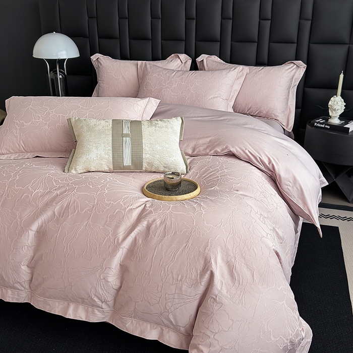 91家纺网 家纺一手货源 找家纺 宏羽纺家纺 2026新款100S长绒棉浮雕提花居家四件套 山间雾-粉金