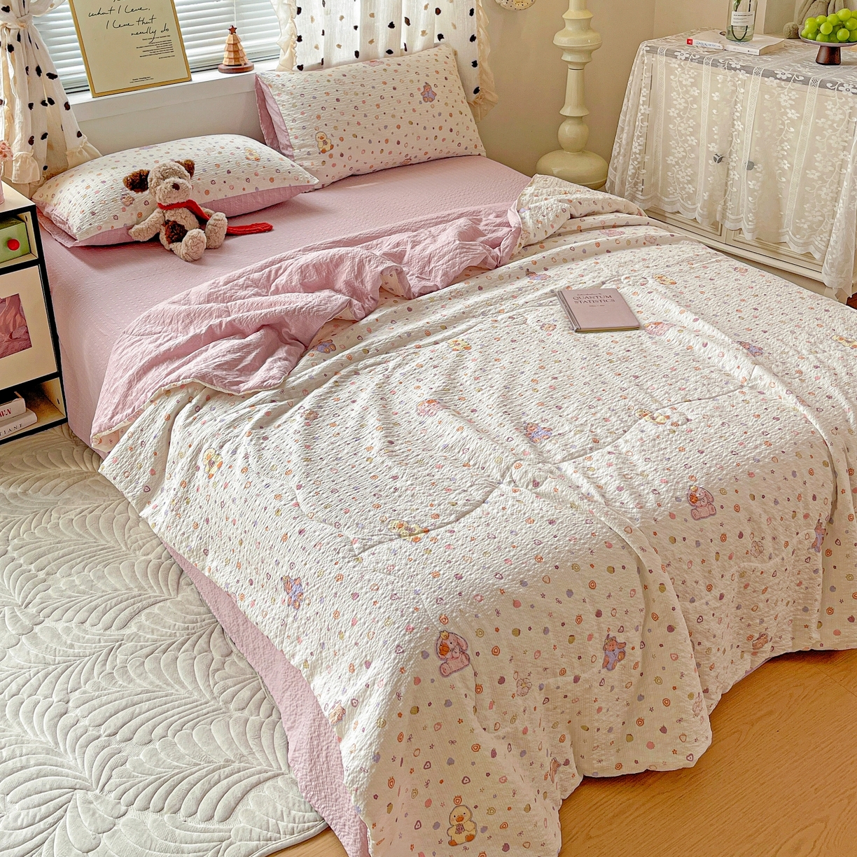 91家纺网 家纺一手货源 找家纺 一比一家纺 2026新款泡芙纱简款夏被四件套 小黄鸭