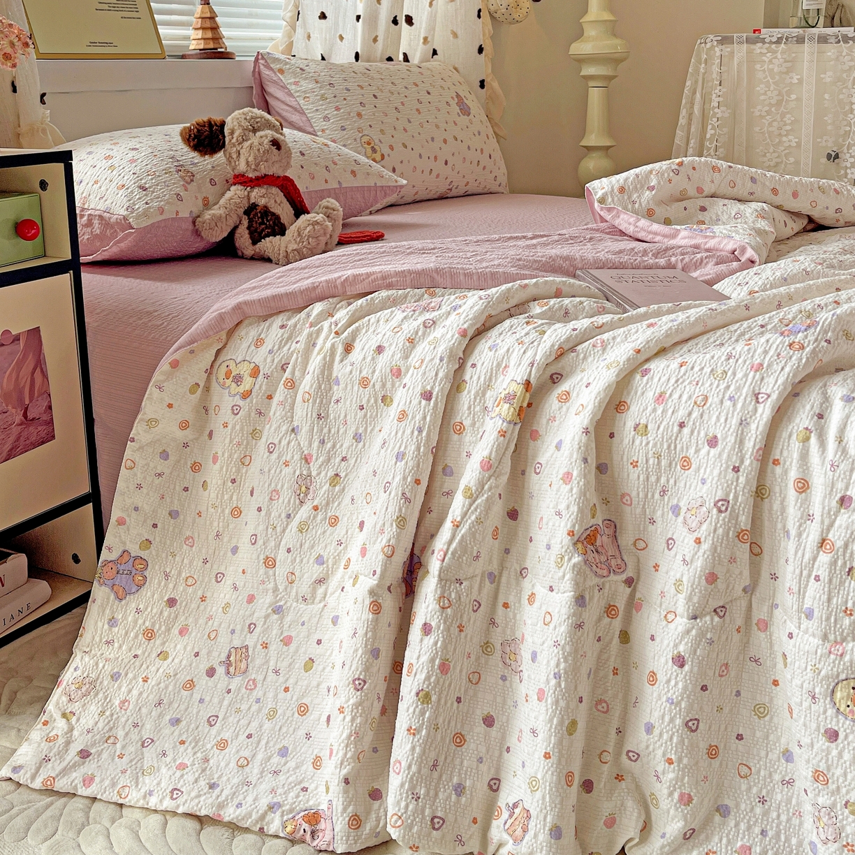 91家纺网 家纺一手货源 找家纺 一比一家纺 2026新款泡芙纱简款夏被四件套 小黄鸭