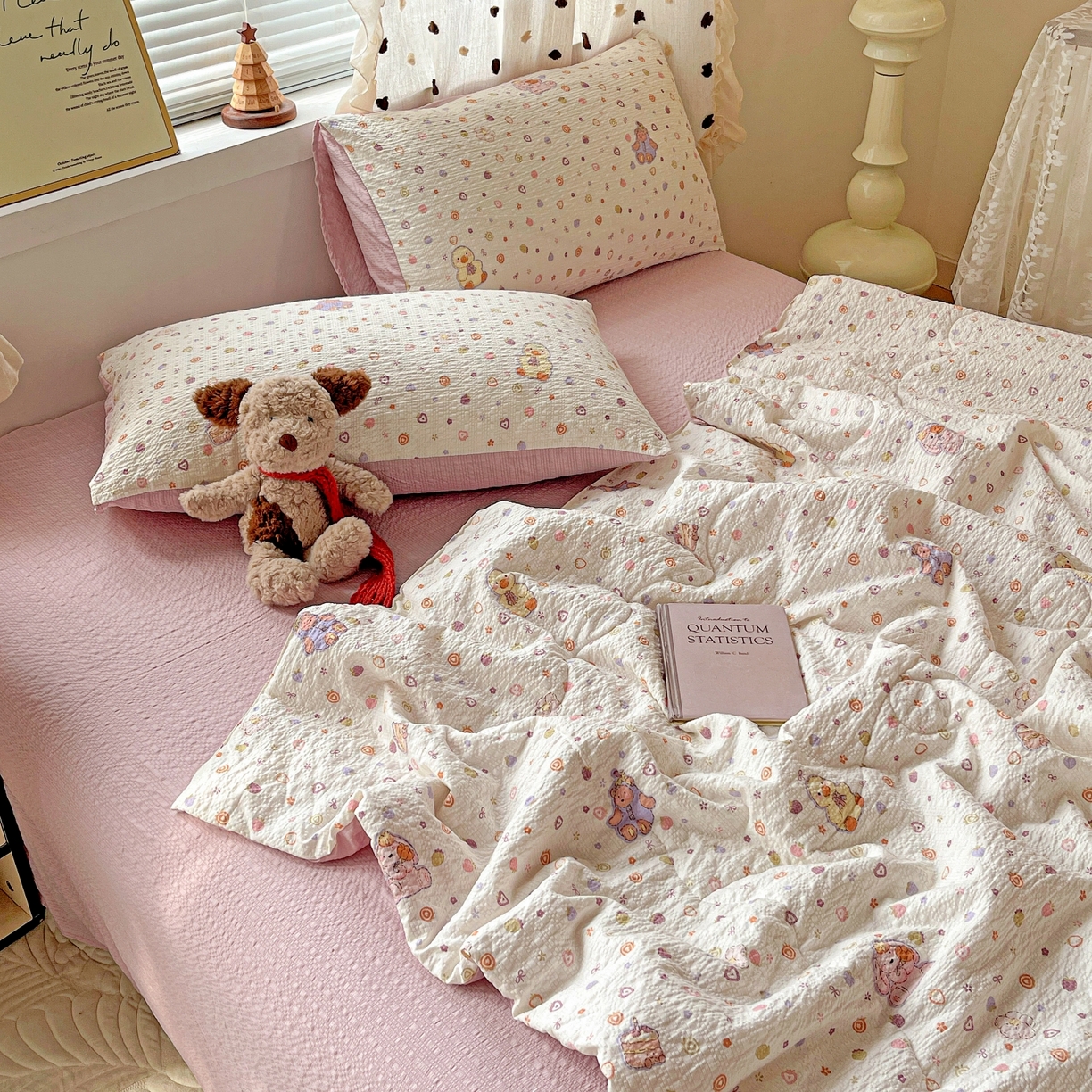 91家纺网 家纺一手货源 找家纺 一比一家纺 2026新款泡芙纱简款夏被四件套 小黄鸭