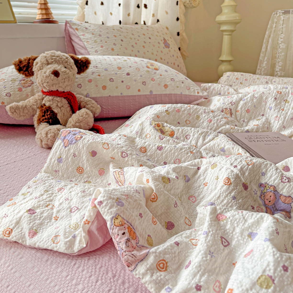 91家纺网 家纺一手货源 找家纺 一比一家纺 2026新款泡芙纱简款夏被四件套 小黄鸭