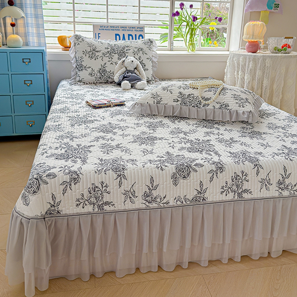 91家纺网 家纺一手货源 找家纺 冬然家纺 2026新款锦氨凉感丝数码印花工艺云感纱花边凉席席子 素颜花絮