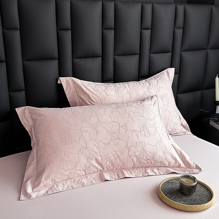 91家纺网 家纺一手货源 找家纺 宏羽纺家纺 2026新款100S长绒棉浮雕提花居家四件套 山间雾-粉金