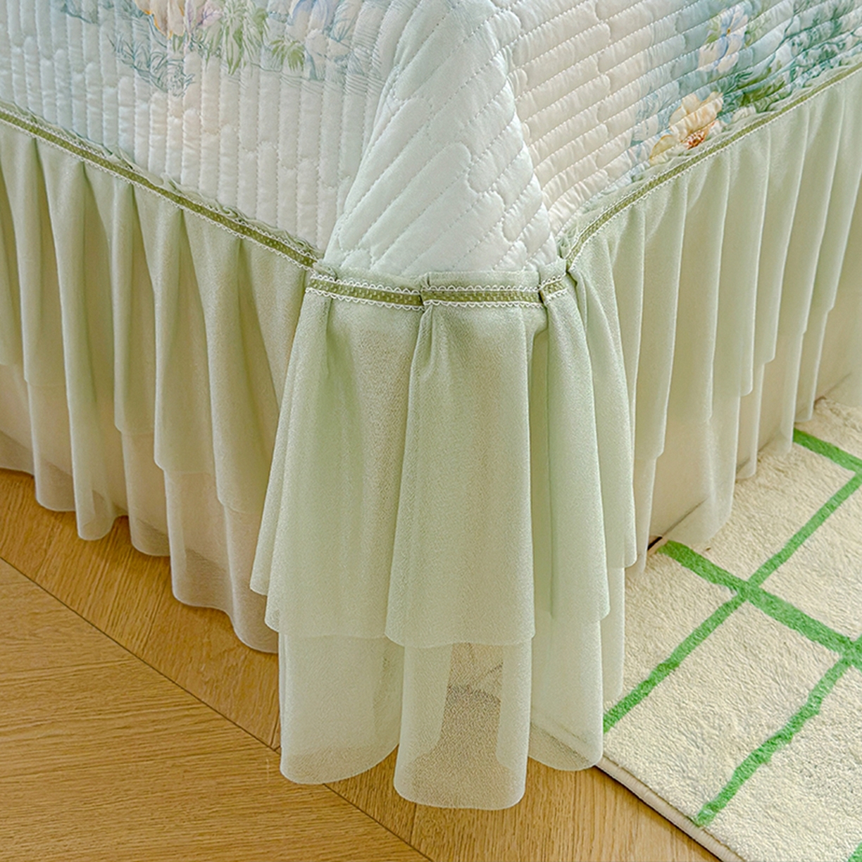 91家纺网 家纺一手货源 找家纺 冬然家纺 2026新款锦氨凉感丝数码印花工艺云感纱花边凉席席子 春风里绿