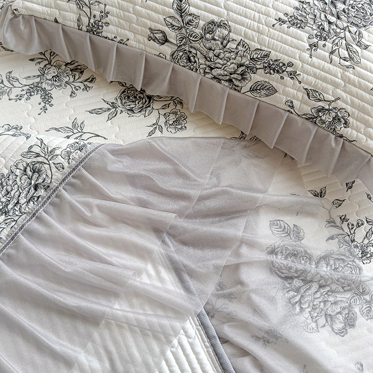 91家纺网 家纺一手货源 找家纺 冬然家纺 2026新款锦氨凉感丝数码印花工艺云感纱花边凉席席子 素颜花絮