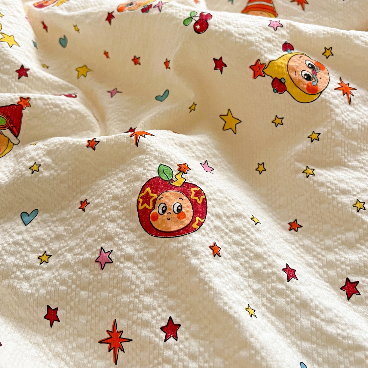 91家纺网 家纺一手货源 找家纺 恒尚居 2026新款A类泡芙纱贝壳边夏被四套件空调被三角针绣边夏被夏被四件套 【奶黄星星人】小花边