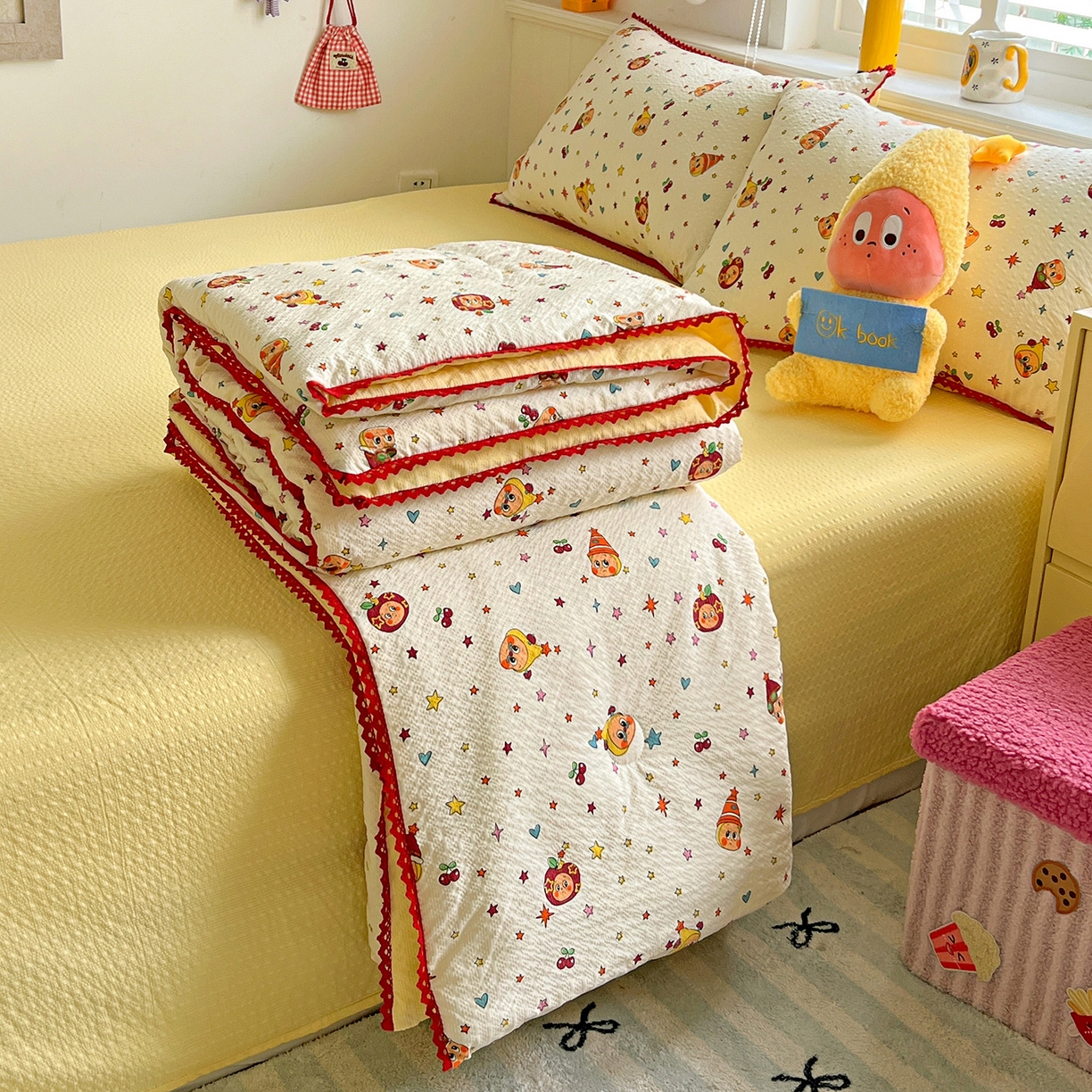 91家纺网 家纺一手货源 找家纺 恒尚居 2026新款A类泡芙纱贝壳边夏被四套件空调被三角针绣边夏被夏被四件套 【奶黄星星人】小花边