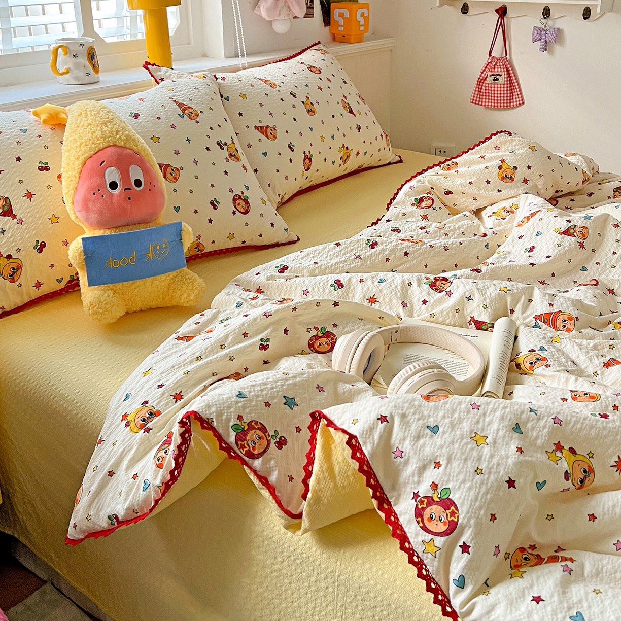 91家纺网 家纺一手货源 找家纺 恒尚居 2026新款A类泡芙纱贝壳边夏被四套件空调被三角针绣边夏被夏被四件套 【奶黄星星人】小花边