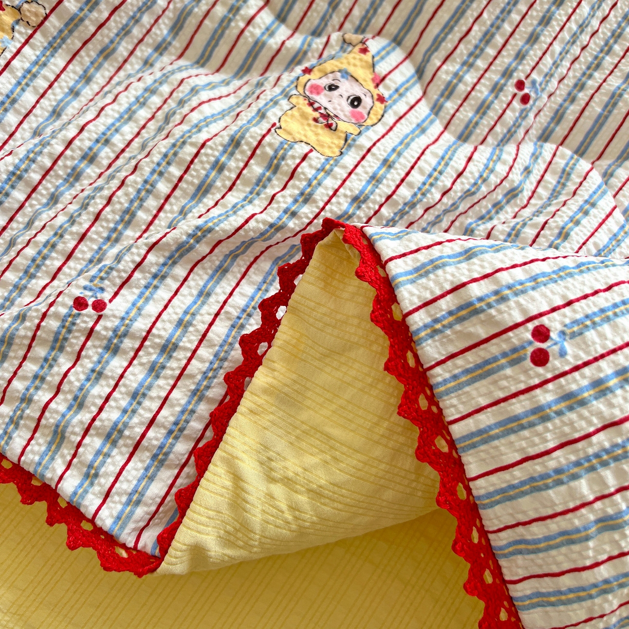 91家纺网 家纺一手货源 找家纺 恒尚居 2026新款A类泡芙纱贝壳边夏被四套件空调被三角针绣边夏被夏被四件套 【阳光条纹】小花边