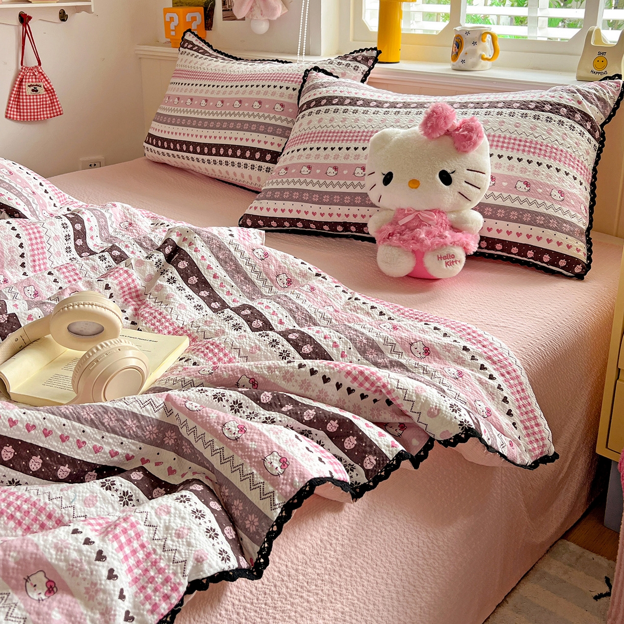 91家纺网 家纺一手货源 找家纺 恒尚居 2026新款A类泡芙纱贝壳边夏被四套件空调被三角针绣边夏被夏被四件套 【粉糖泡泡猫】小花边