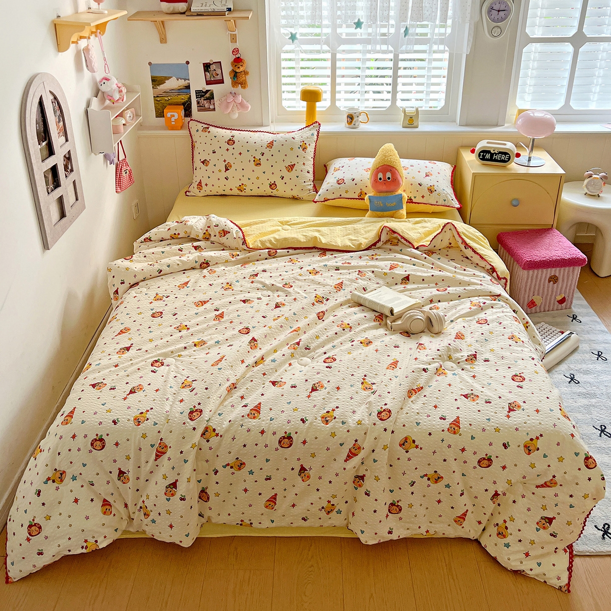 91家纺网 家纺一手货源 找家纺 恒尚居 2026新款A类泡芙纱贝壳边夏被四套件空调被三角针绣边夏被夏被四件套 【奶黄星星人】小花边