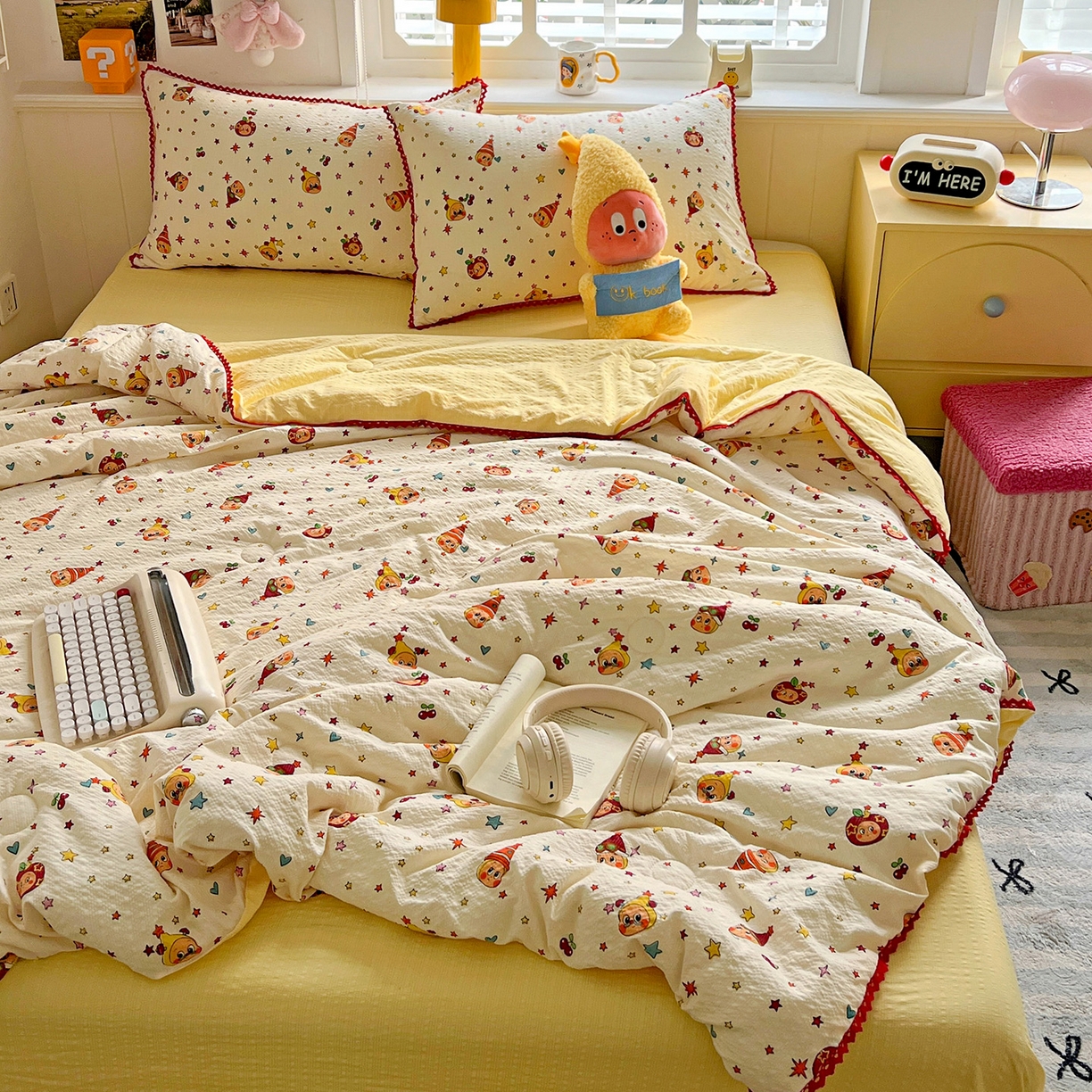 91家纺网 家纺一手货源 找家纺 恒尚居 2026新款A类泡芙纱贝壳边夏被四套件空调被三角针绣边夏被夏被四件套 【奶黄星星人】小花边