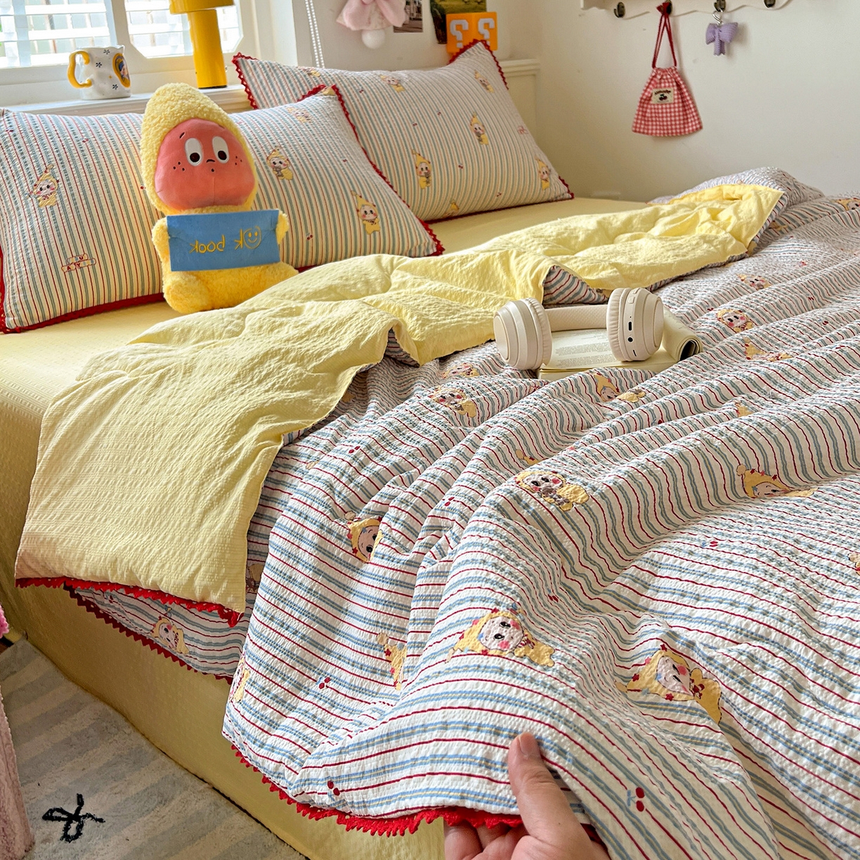 91家纺网 家纺一手货源 找家纺 恒尚居 2026新款A类泡芙纱贝壳边夏被四套件空调被三角针绣边夏被夏被四件套 【阳光条纹】小花边