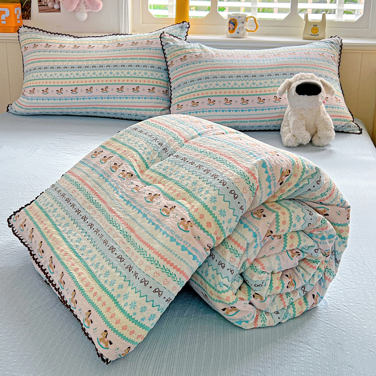 91家纺网 家纺一手货源 找家纺 恒尚居 2026新款A类泡芙纱贝壳边夏被四套件空调被三角针绣边夏被夏被四件套 【彩虹木马】小花边