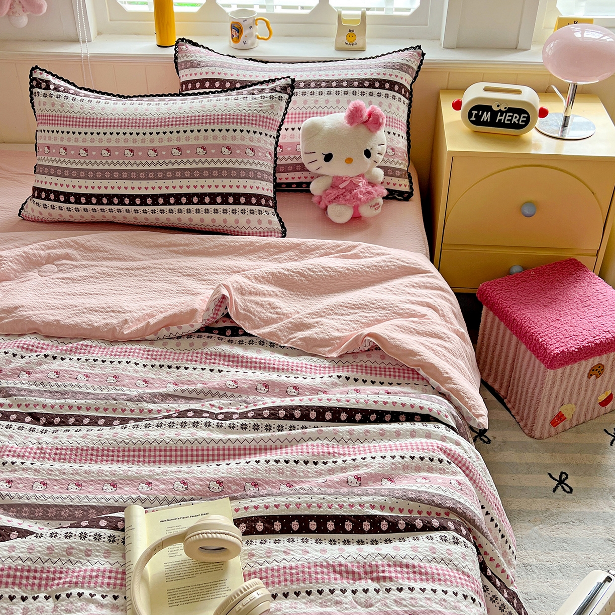 91家纺网 家纺一手货源 找家纺 恒尚居 2026新款A类泡芙纱贝壳边夏被四套件空调被三角针绣边夏被夏被四件套 【粉糖泡泡猫】小花边