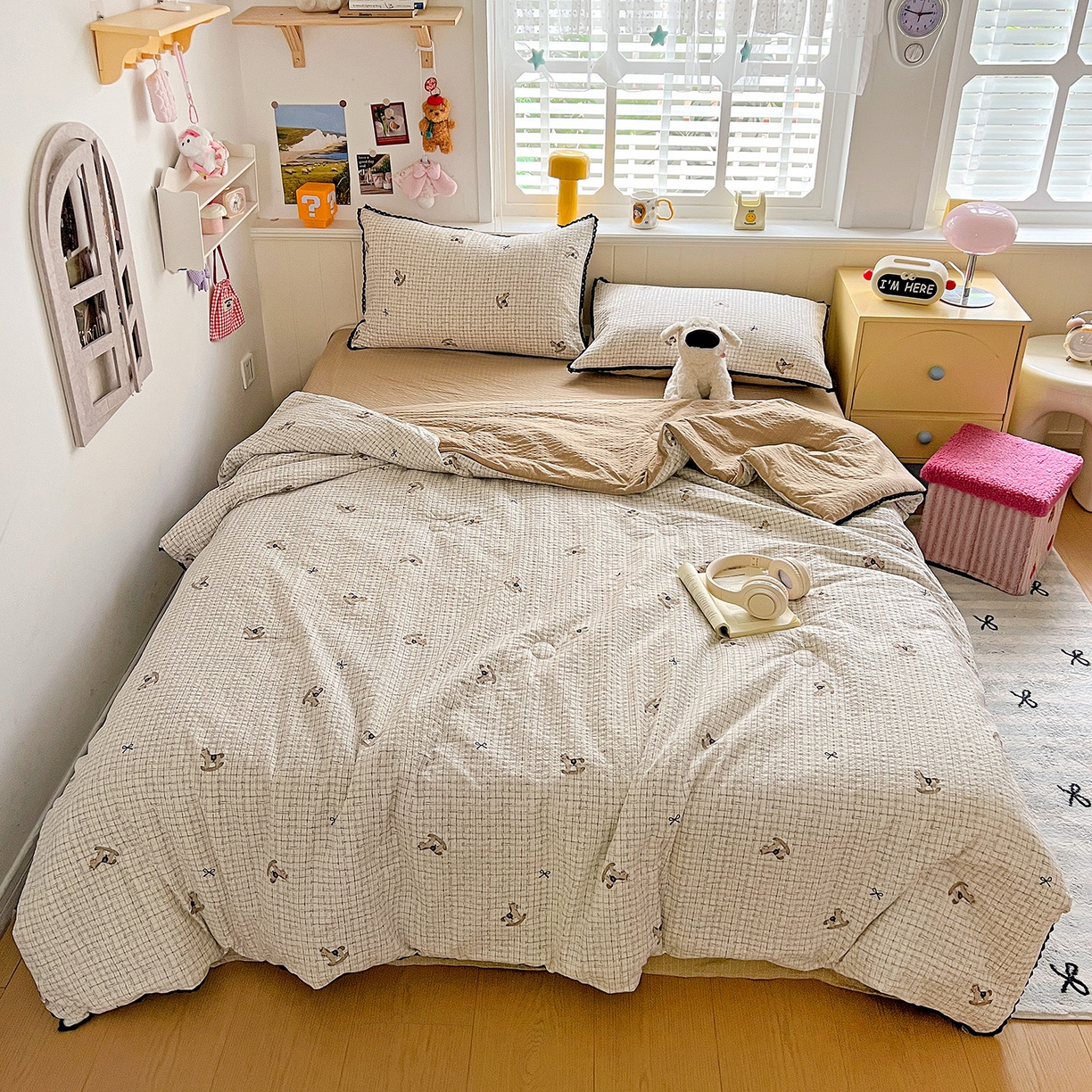 91家纺网 家纺一手货源 找家纺 恒尚居 2026新款A类泡芙纱贝壳边夏被四套件空调被三角针绣边夏被夏被四件套 【细格木马】小花边