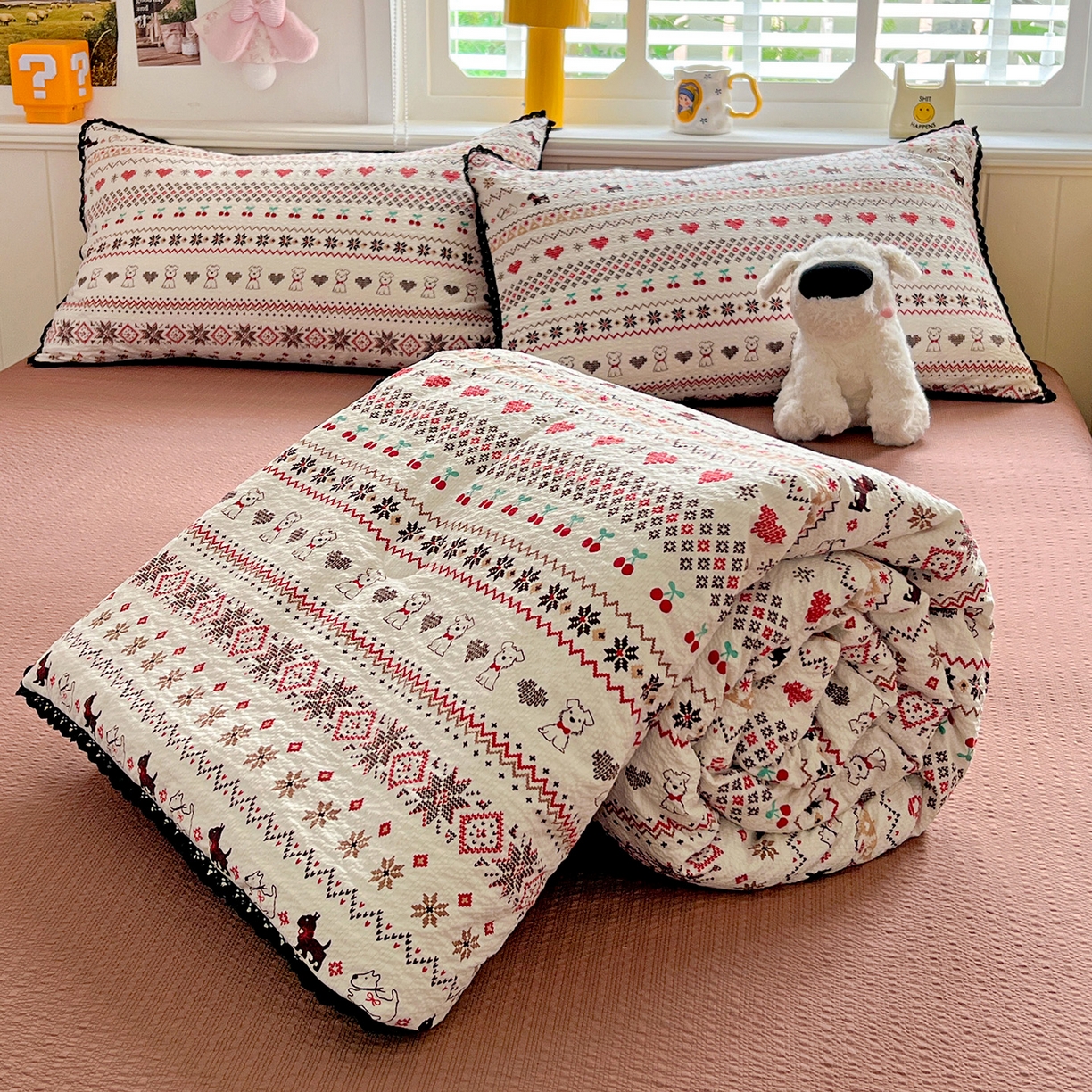 91家纺网 家纺一手货源 找家纺 恒尚居 2026新款A类泡芙纱贝壳边夏被四套件空调被三角针绣边夏被夏被四件套 【费尔岛小狗】小花边