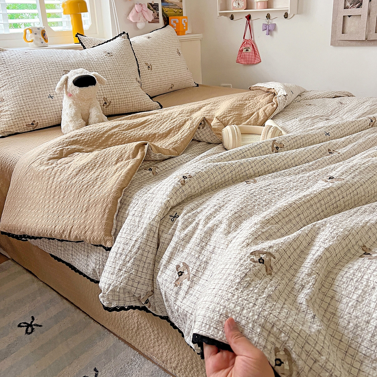 91家纺网 家纺一手货源 找家纺 恒尚居 2026新款A类泡芙纱贝壳边夏被四套件空调被三角针绣边夏被夏被四件套 【细格木马】小花边