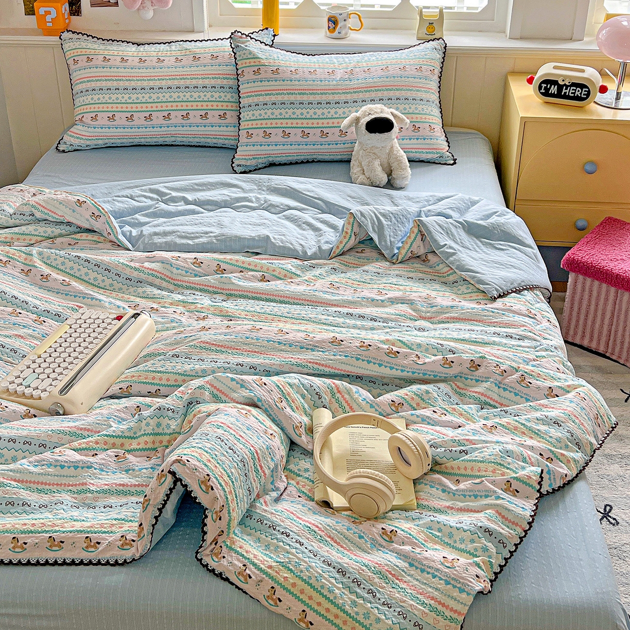 91家纺网 家纺一手货源 找家纺 恒尚居 2026新款A类泡芙纱贝壳边夏被四套件空调被三角针绣边夏被夏被四件套 【彩虹木马】小花边