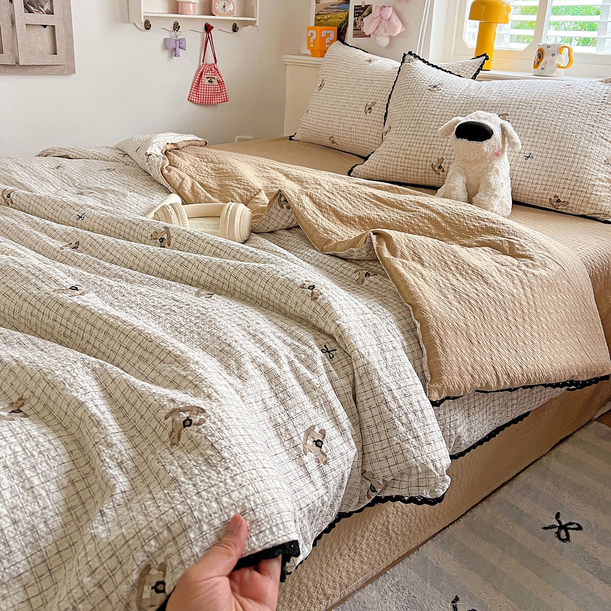 91家纺网 家纺一手货源 找家纺 恒尚居 2026新款A类泡芙纱贝壳边夏被四套件空调被三角针绣边夏被夏被四件套 【细格木马】小花边