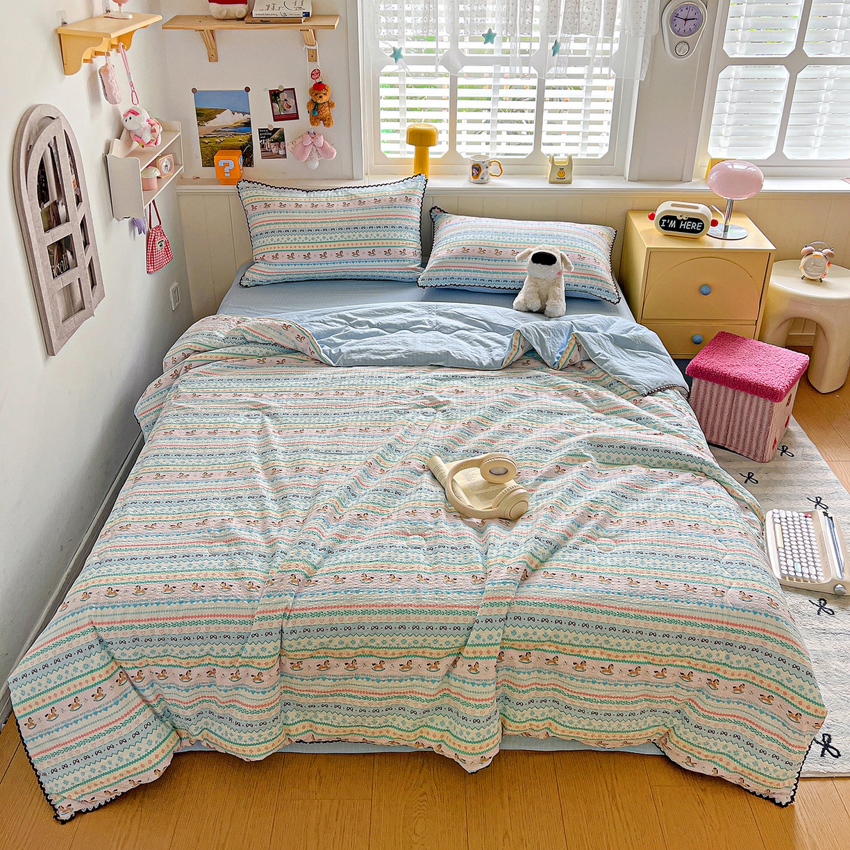 91家纺网 家纺一手货源 找家纺 恒尚居 2026新款A类泡芙纱贝壳边夏被四套件空调被三角针绣边夏被夏被四件套 【彩虹木马】小花边