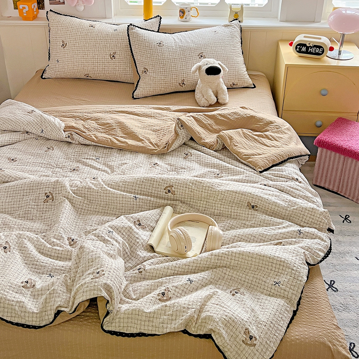 91家纺网 家纺一手货源 找家纺 恒尚居 2026新款A类泡芙纱贝壳边夏被四套件空调被三角针绣边夏被夏被四件套 【细格木马】小花边