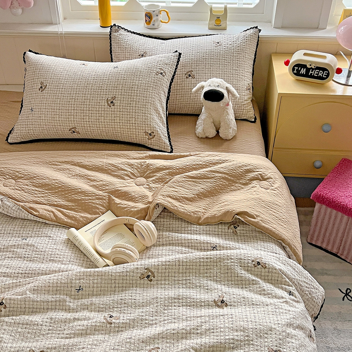 91家纺网 家纺一手货源 找家纺 恒尚居 2026新款A类泡芙纱贝壳边夏被四套件空调被三角针绣边夏被夏被四件套 【细格木马】小花边