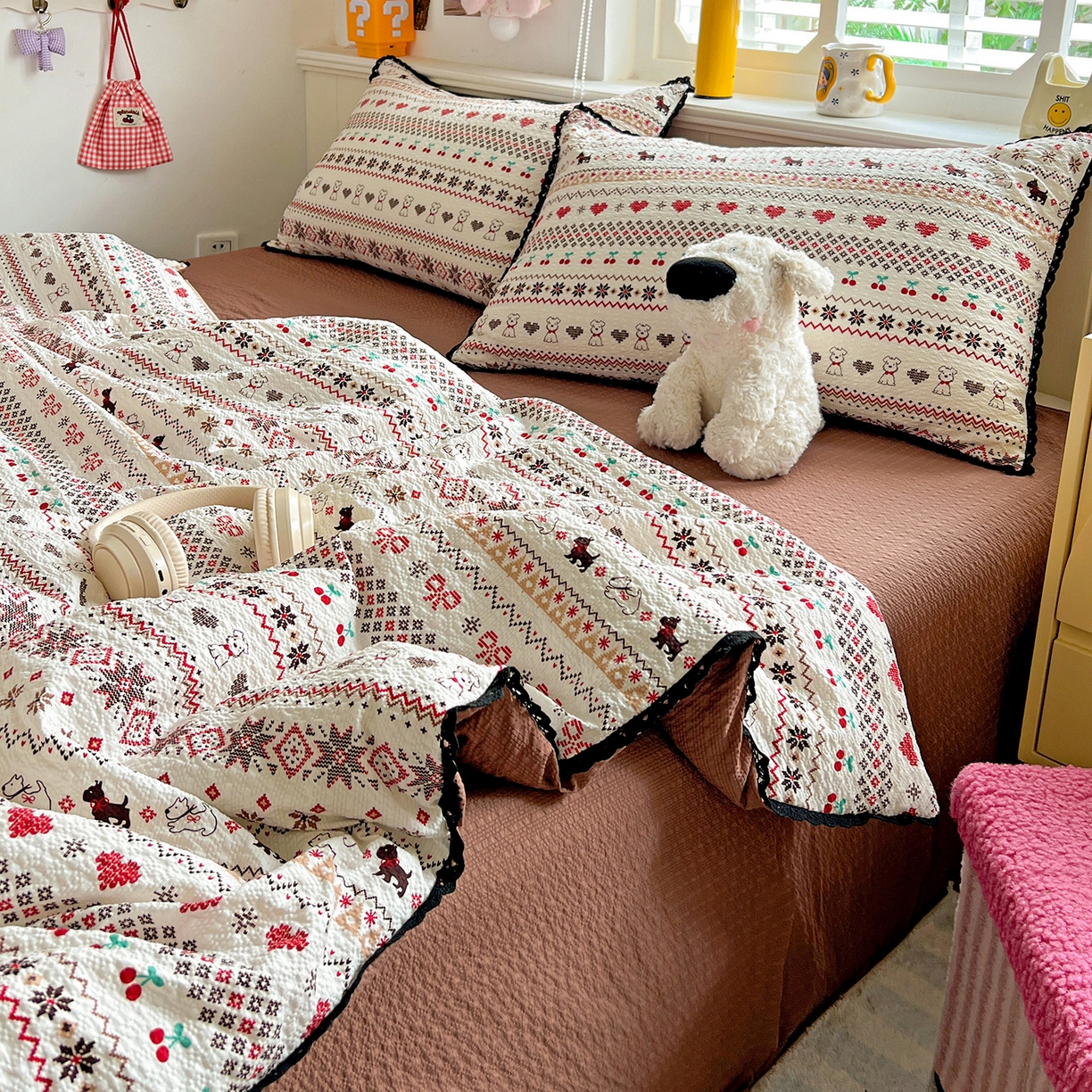 91家纺网 家纺一手货源 找家纺 恒尚居 2026新款A类泡芙纱贝壳边夏被四套件空调被三角针绣边夏被夏被四件套 【费尔岛小狗】小花边