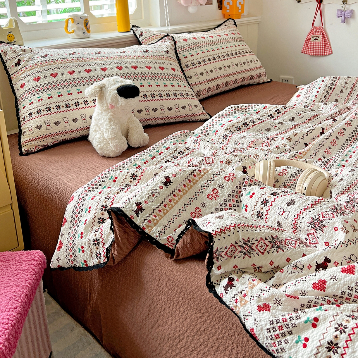 91家纺网 家纺一手货源 找家纺 恒尚居 2026新款A类泡芙纱贝壳边夏被四套件空调被三角针绣边夏被夏被四件套 【费尔岛小狗】小花边