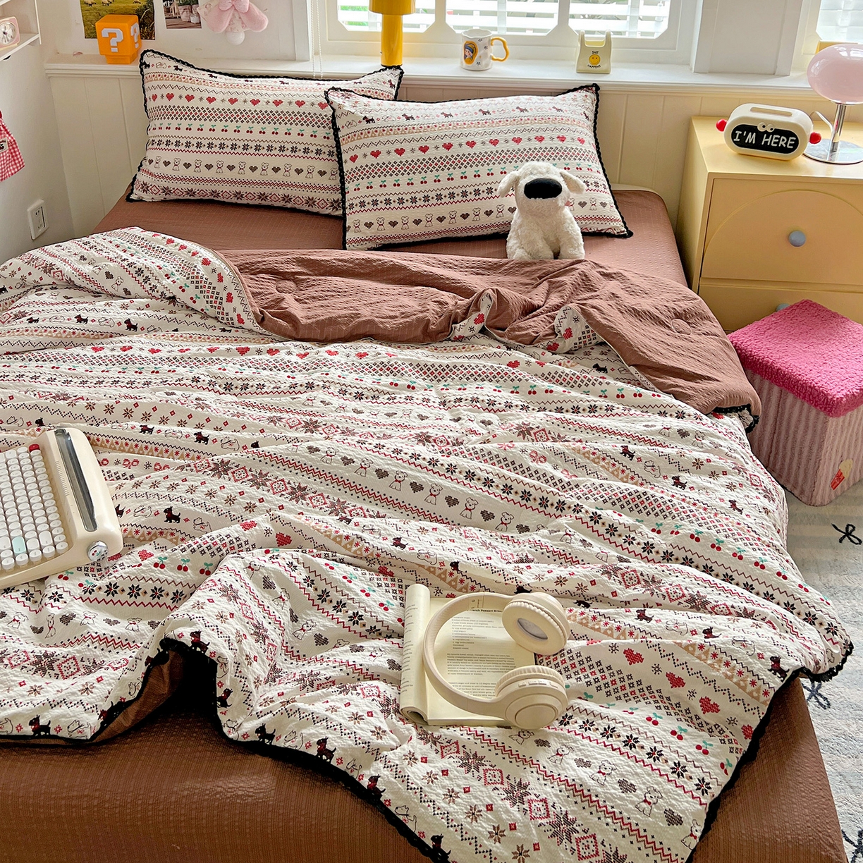 91家纺网 家纺一手货源 找家纺 恒尚居 2026新款A类泡芙纱贝壳边夏被四套件空调被三角针绣边夏被夏被四件套 【费尔岛小狗】小花边