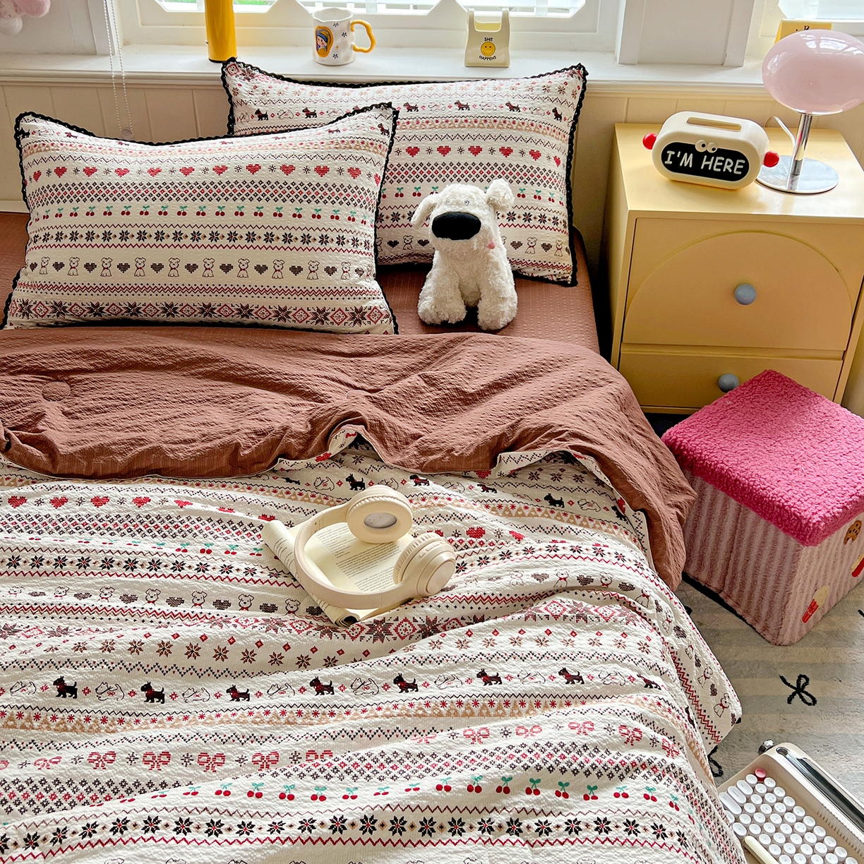 91家纺网 家纺一手货源 找家纺 恒尚居 2026新款A类泡芙纱贝壳边夏被四套件空调被三角针绣边夏被夏被四件套 【费尔岛小狗】小花边