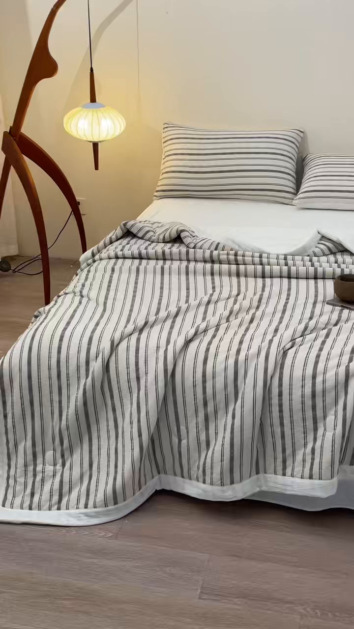 91家纺网 家纺一手货源 找家纺 江暮云家纺 2026新款色织提花新疆棉花夏被空调被 织韵-灰