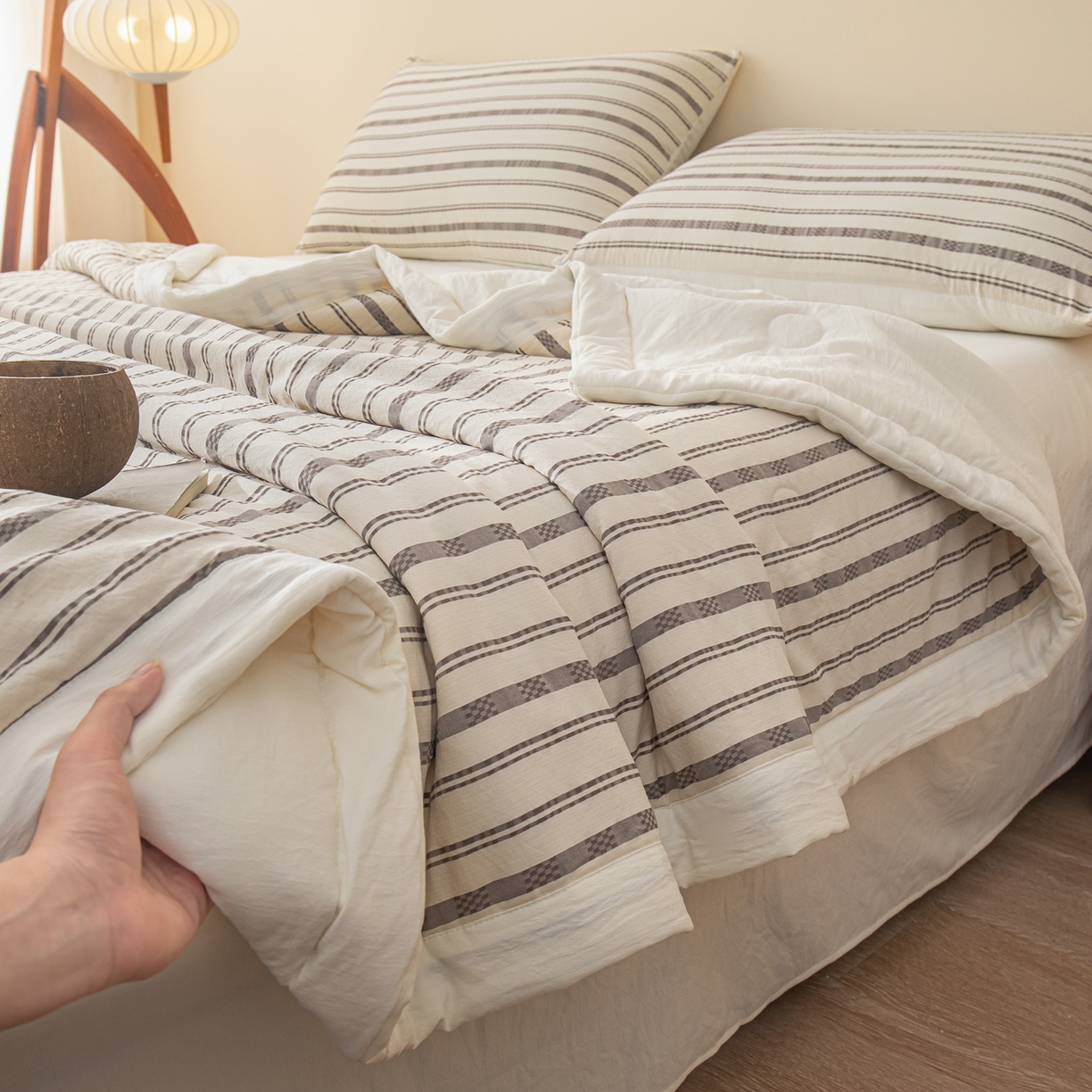 91家纺网 家纺一手货源 找家纺 江暮云家纺 2026新款色织提花新疆棉花夏被空调被 织韵-灰