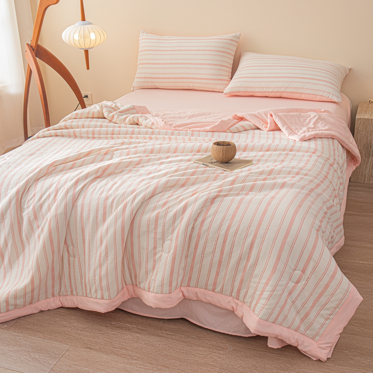 91家纺网 家纺一手货源 找家纺 江暮云家纺 2026新款色织提花新疆棉花夏被空调被 织韵-粉