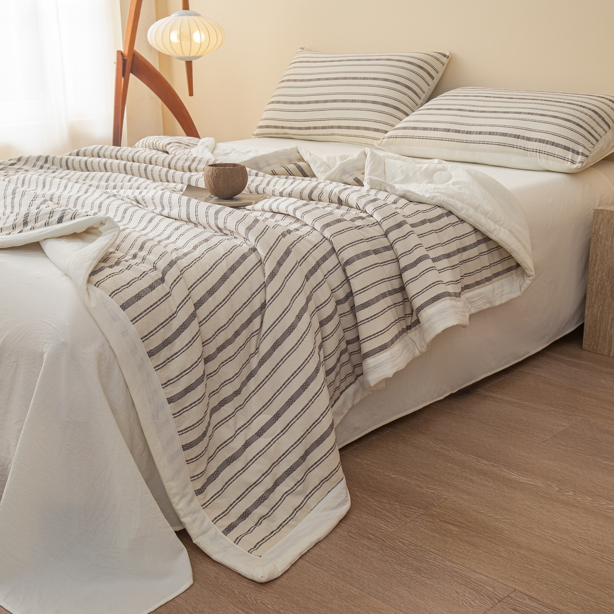 91家纺网 家纺一手货源 找家纺 江暮云家纺 2026新款色织提花新疆棉花夏被空调被 织韵-灰