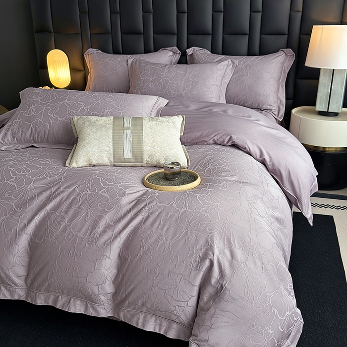 91家纺网 家纺一手货源 找家纺 宏羽纺家纺 2026新款100S长绒棉浮雕提花居家四件套 山间雾-香芋紫