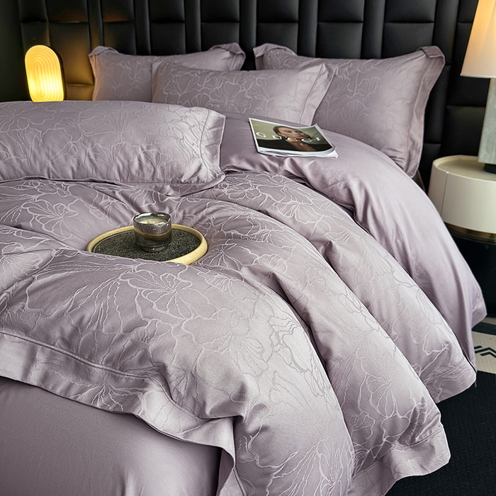 91家纺网 家纺一手货源 找家纺 宏羽纺家纺 2026新款100S长绒棉浮雕提花居家四件套 山间雾-香芋紫