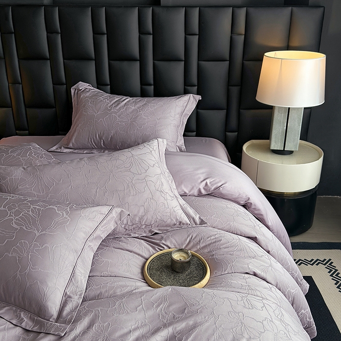 91家纺网 家纺一手货源 找家纺 宏羽纺家纺 2026新款100S长绒棉浮雕提花居家四件套 山间雾-香芋紫