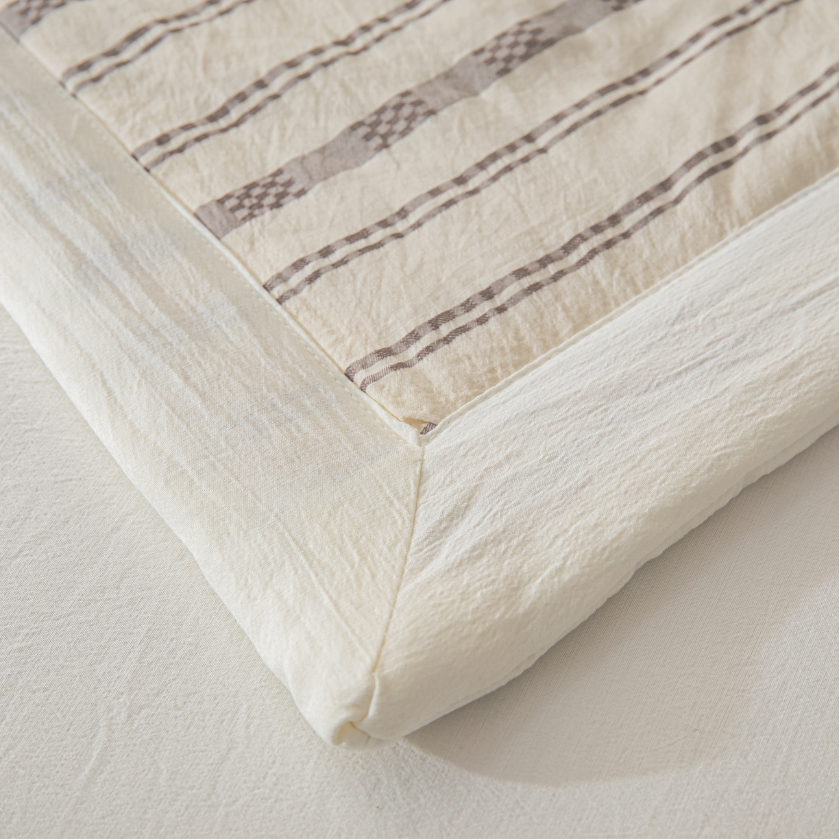 91家纺网 家纺一手货源 找家纺 江暮云家纺 2026新款色织提花新疆棉花夏被空调被 织韵-灰