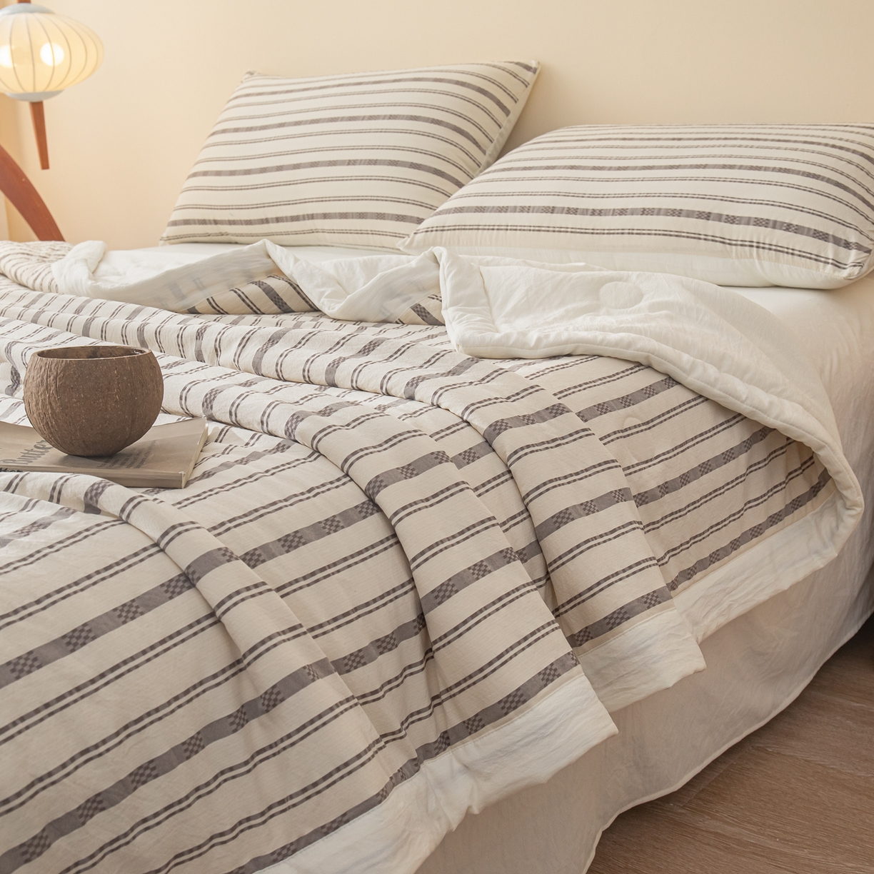 91家纺网 家纺一手货源 找家纺 江暮云家纺 2026新款色织提花新疆棉花夏被空调被 织韵-灰