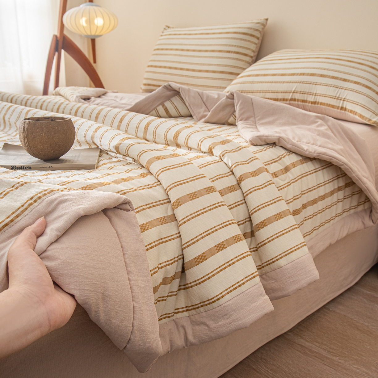 91家纺网 家纺一手货源 找家纺 江暮云家纺 2026新款色织提花新疆棉花夏被空调被 织韵-咖