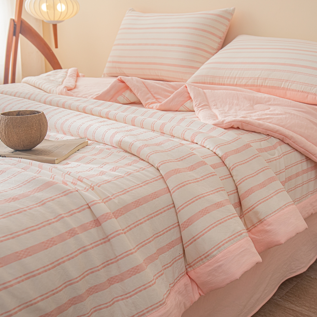 91家纺网 家纺一手货源 找家纺 江暮云家纺 2026新款色织提花新疆棉花夏被空调被 织韵-粉