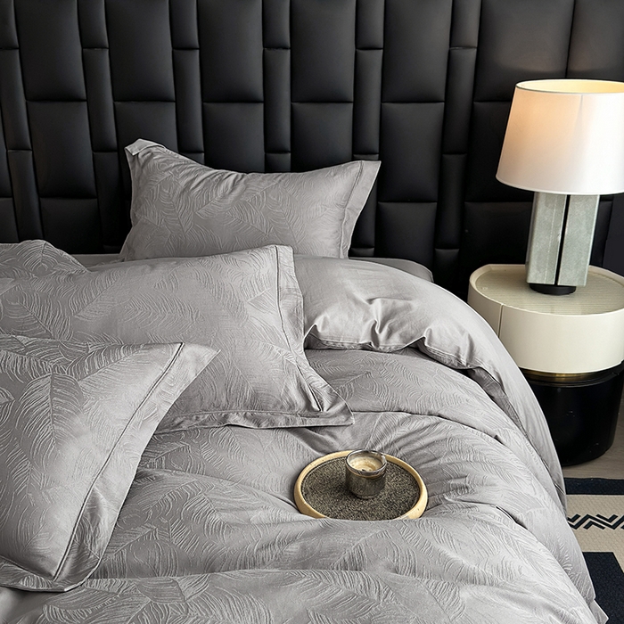 91家纺网 家纺一手货源 找家纺 宏羽纺家纺 2026新款100S长绒棉浮雕提花居家四件套 叶纷-丁香灰