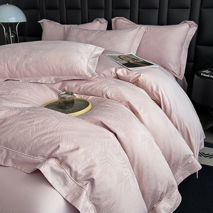 91家纺网 家纺一手货源 找家纺 宏羽纺家纺 2026新款100S长绒棉浮雕提花居家四件套 叶纷-粉金