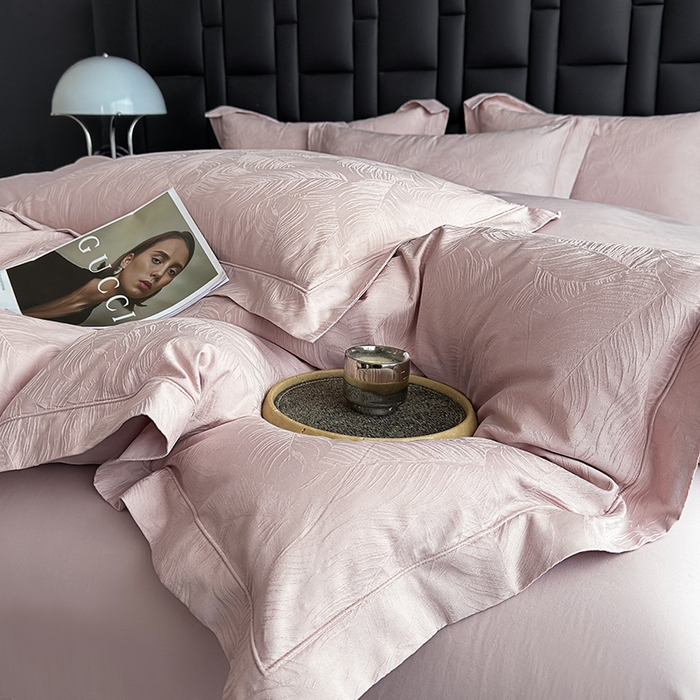 91家纺网 家纺一手货源 找家纺 宏羽纺家纺 2026新款100S长绒棉浮雕提花居家四件套 叶纷-粉金